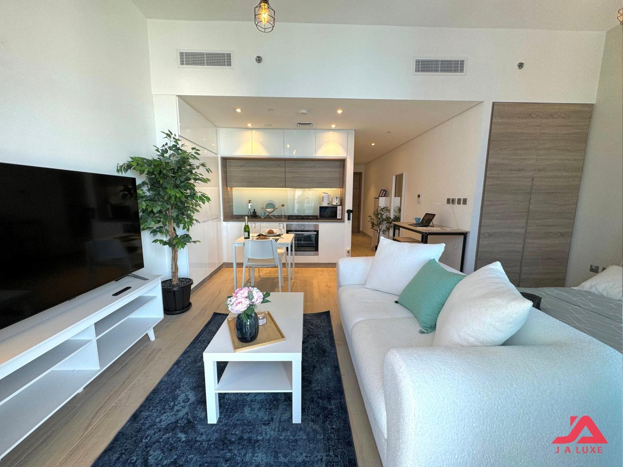 Stylish Marina & Sea View In One, Marina With Modern Gym & Pool, Steps To Jbr & Metro Apartment Dubai